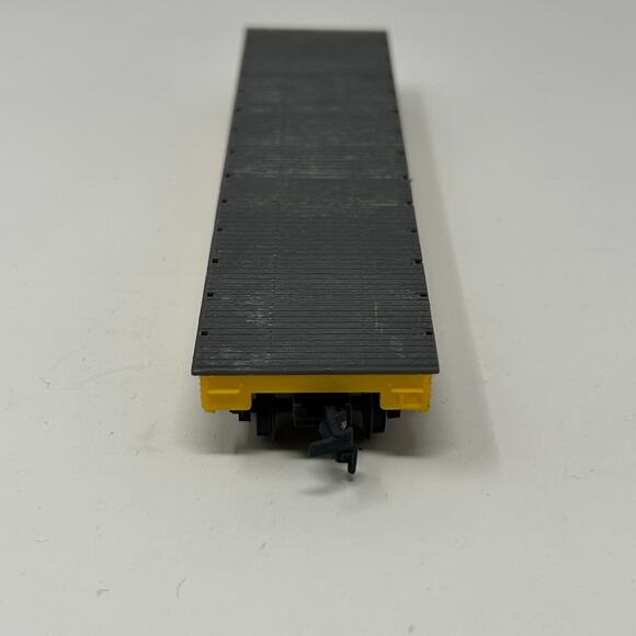 Trailer Train HO Gauge Flat Car Freight Scale Model Train Life Like Yellow - Picture 5 of 7